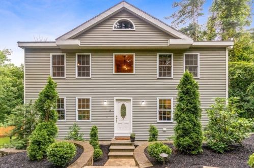 18 Old County Rd, Amesbury, MA 01913 exterior