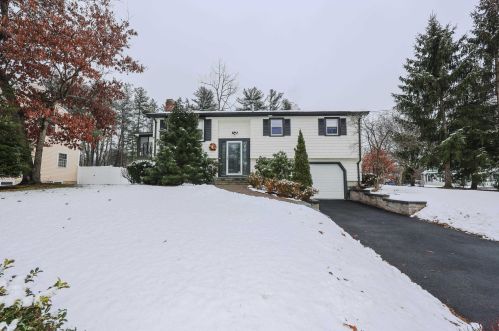2 Clydesdale Cir, Nashua, NH 03062 exterior