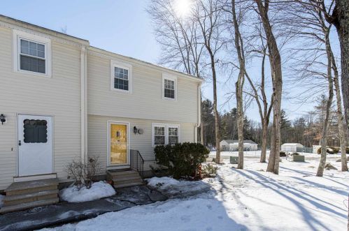 8 Olde Country Village Rd, Londonderry, NH 03053 exterior