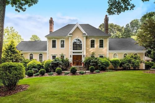 12 Fox Run Dr, Bridgeport, CT 06612 exterior