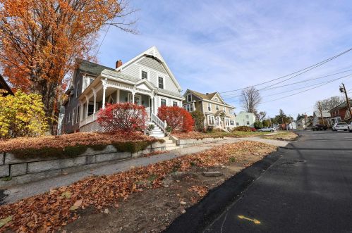 178 Main St, Allenstown, NH 03275 exterior