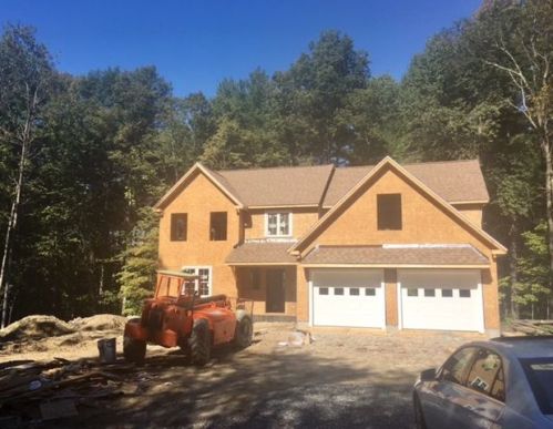 9 Bittersweet Dr, Plaistow, NH 03865 exterior