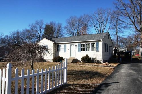 7 Friar Tuck Ln, Oxford, MA 01540 exterior