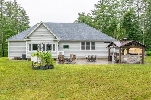 42 Boston Post Rd, Amherst, NH 03031 exterior