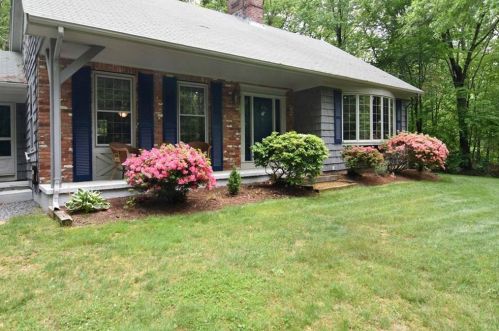 12 Queens Fort Ln, Exeter, RI 02822 exterior