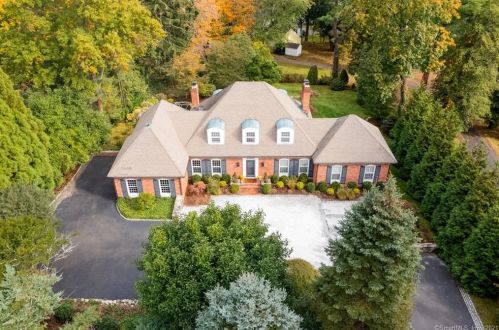 135 Oenoke Rdg, New Canaan, CT 06840 exterior