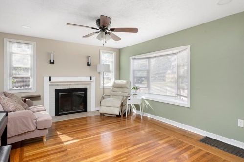 73 King Phillip Dr, North-Kingstown, RI 02852 exterior