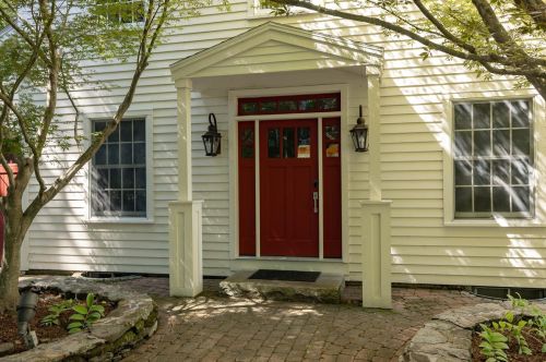 182 Winnicutt Rd, Stratham, NH 03885 exterior
