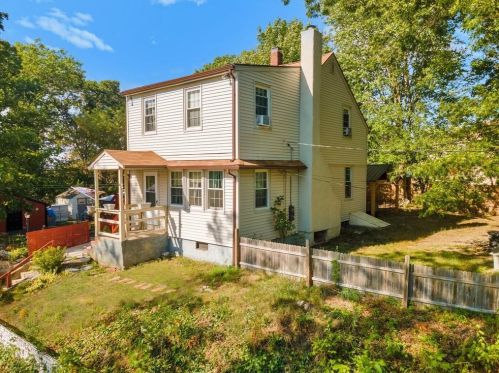 27 Niagara St, Woonsocket, RI 02895 exterior