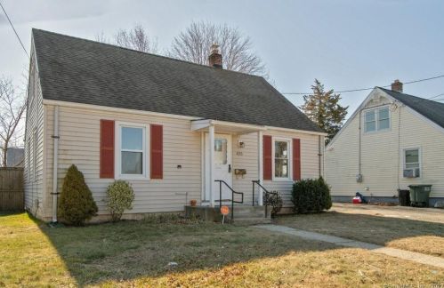 435 Ruth St, Bridgeport, CT 06606 exterior