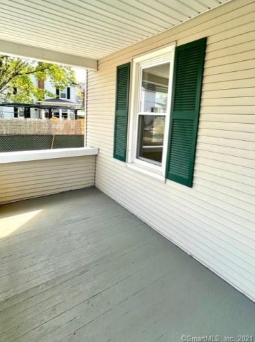 4 North St, Windsor-Locks, CT 06096 exterior