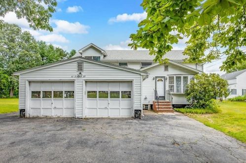 3 Dedham St, Methuen, MA 01844 exterior