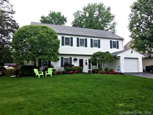 26 Saddle Rd, Norwalk, CT 06851 exterior