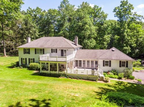 46 Pequot Ln, New Canaan, CT 06840 exterior