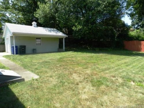 233 Holland Rd, Bridgeport, CT 06610 exterior