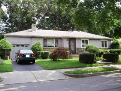 94 Selwyn Rd, Newton, MA 02461 exterior