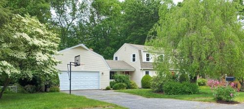 40 Pineridge Dr, Westfield, MA 01085 exterior