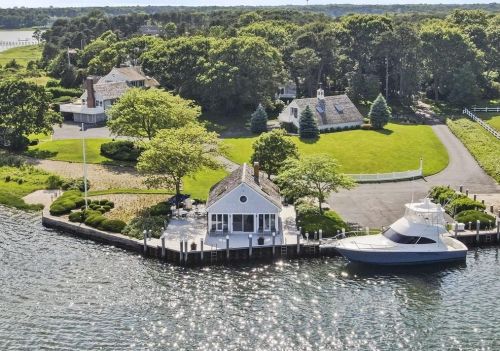 227 Bridge St, Osterville, MA 02655 exterior