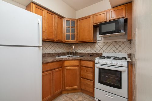 230 Farmington Ave, Hartford, CT 06105 exterior