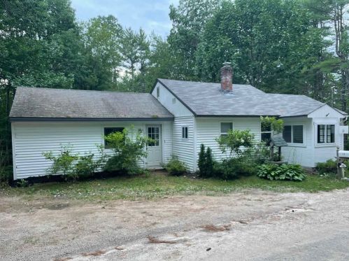 11 Effingham Rd, Ossipee, NH 03864 exterior