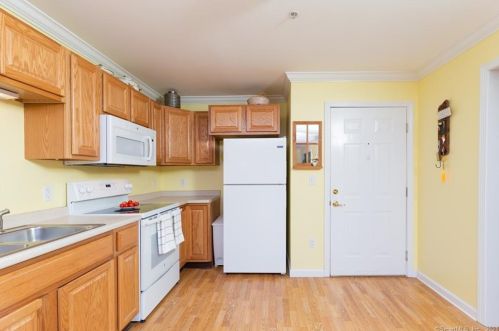 1 Brush Pasture Ln, Portland, CT 06480 exterior