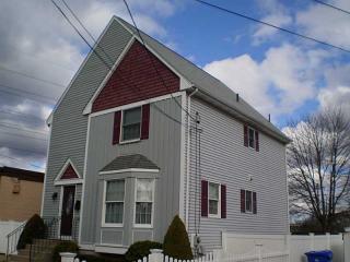 15 Pommenville St, Pawtucket, RI 02861 exterior