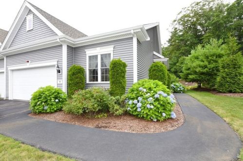 80 Stonebridge Dr, Hanson, MA 02341 exterior