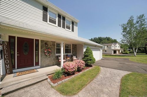 18 Juniper Dr, North-Haven, CT 06473 exterior