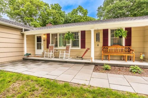 27 Sportsman Dr, Huntington, CT 06484 exterior