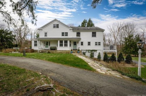 70 Erskine Rd, Stamford, CT 06903 exterior