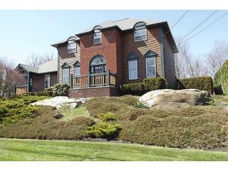 10 Kimberly Ann Dr, Smithfield, RI 02828 exterior