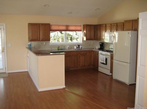 96 Wildflower Ln, Middletown, CT 06457 exterior