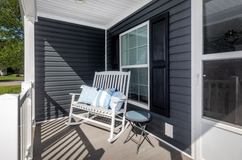 21 Stoneledge Rd, North Hampton, NH 03862 exterior