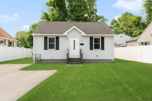 50 Vanderbilt Rd, Warwick, RI 02886 exterior