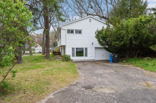 1 Bishop Dr, Cumberland, RI 02864 exterior