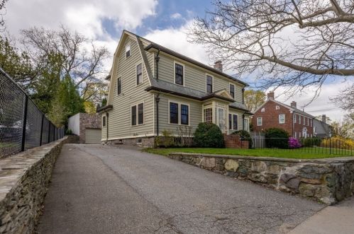 668 Newton St, Roxbury-Xing, MA 02467 exterior