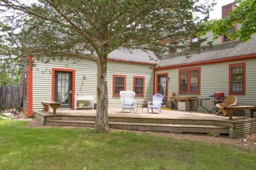 10 Leathers Ln, Dover, NH 03820 exterior