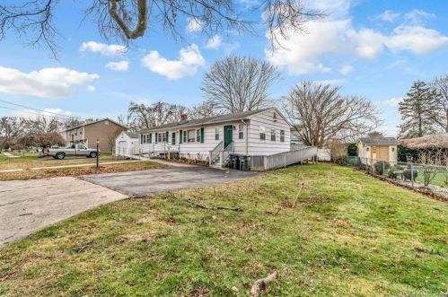 15 Hollywood Ave, Milford, CT 06460 exterior