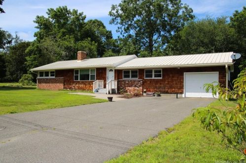 51 Monroe St, Waterford, CT 06385 exterior