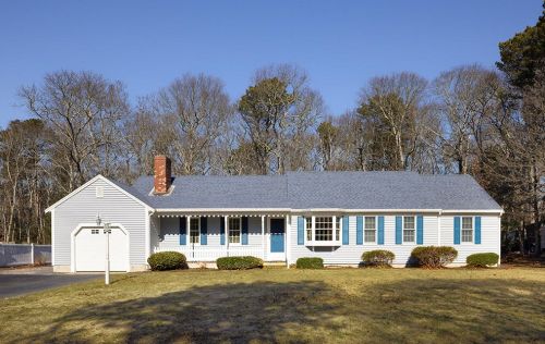 18 Coveview Dr, Yarmouth, MA 02664 exterior