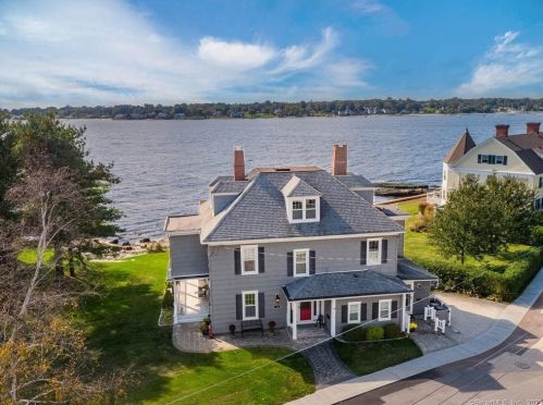10 Circle Ave, Groton, CT 06340 exterior