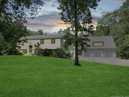 17 Sturbridge Rd, East Hampton, CT 06447 exterior