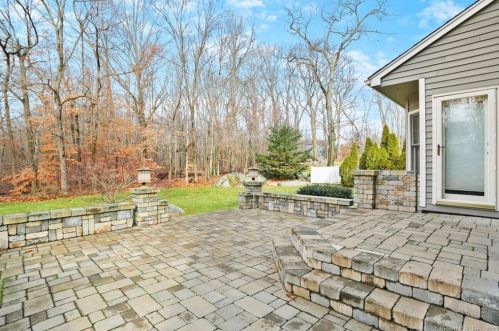 1790 Cutspring Rd, Stratford, CT 06614 exterior