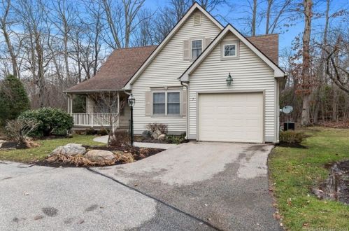 7 Thistledown Ln, Niantic, CT 06357 exterior