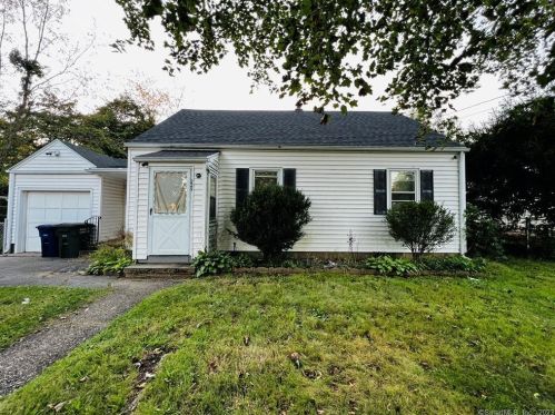 229 Hooker Rd, Bridgeport, CT 06610 exterior