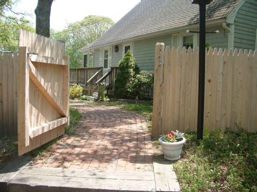 13 Hornbeam Ln, Mashpee, MA 02649 exterior