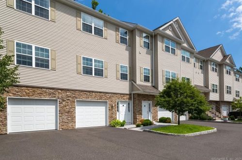 2 Riverview Ct, Brookfield Center, CT exterior