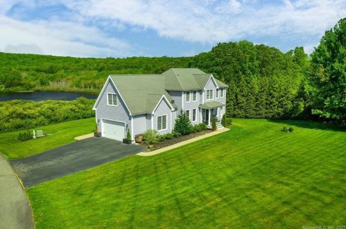 10 Esther Pond Ln, East-Lyme, CT 06333 exterior