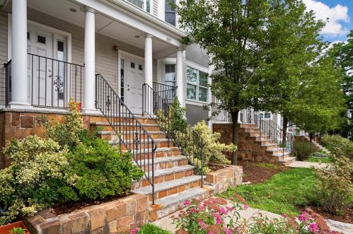 387 Hyde Park Ave, Roxbury-Xing, MA 02131 exterior