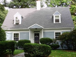 10 Dwhinda Rd, Newton, MA 02468 exterior